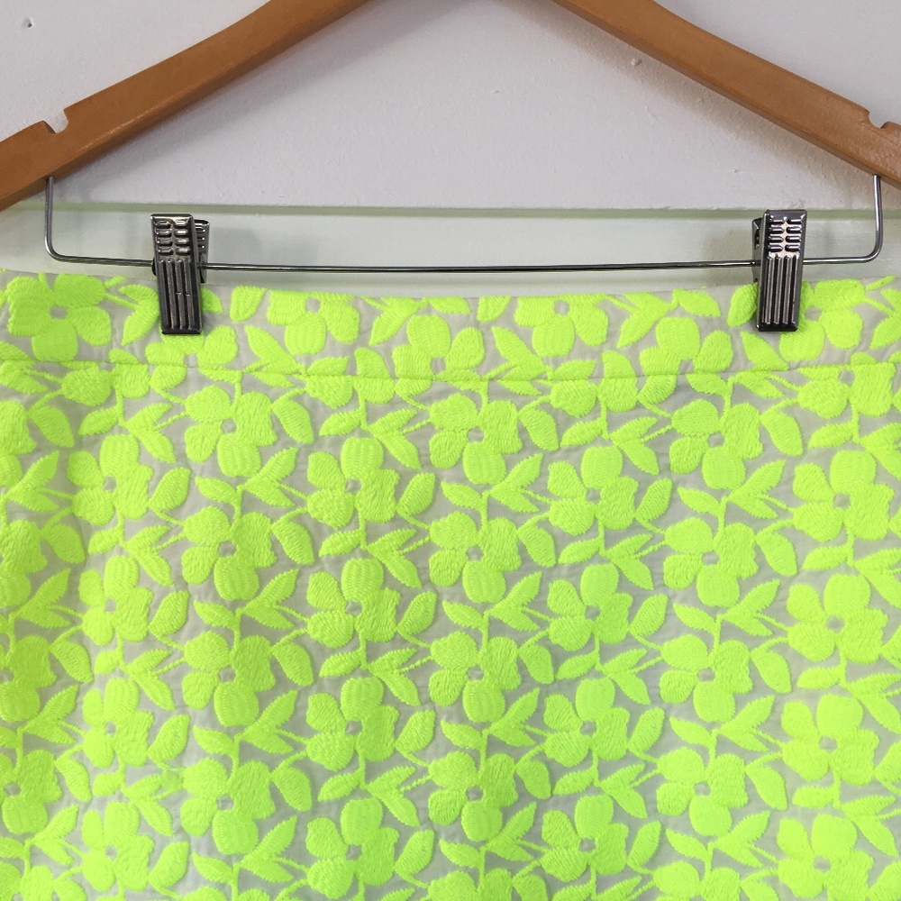 J. CREW BRIGHT YELLOW EMBROIDERED MINI SKIRT WOMENS SIZE 6 - Picture 2 of 15